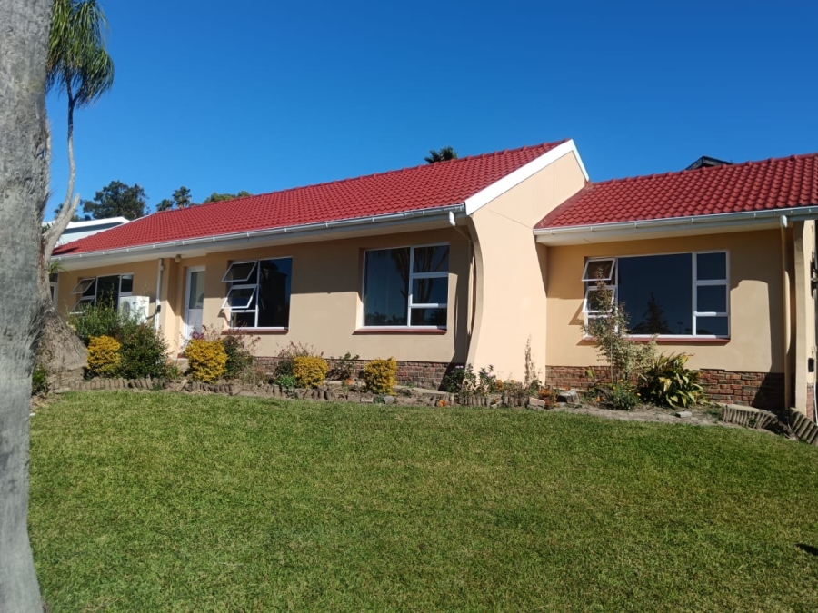 4 Bedroom Property for Sale in Beacon Bay North Eastern Cape